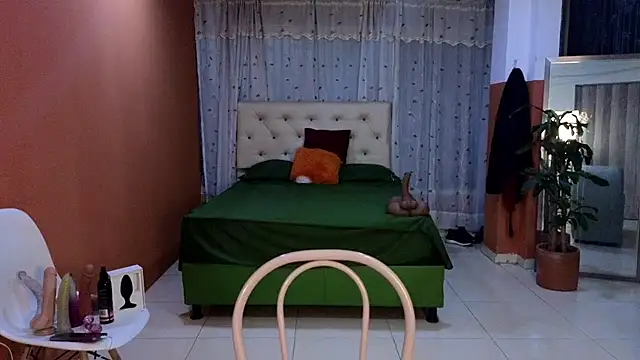 camil milfdream online show from November 19, 2025, 10:37 am