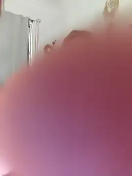 lolavalecuatro online show from November 28, 2025, 9:48 pm