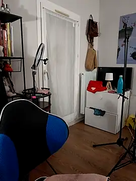 Snapshot of PrincesseMalicia chatting on June 18, 2026, 1:27 pm PrincesseMalicia online show from June 18, 2026, 1:27 pm
