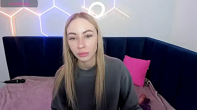 Snapshot of Diana_Garrett chatting on February 13, 2025, 8:48 am Diana Garrett online show from February 13, 2025, 8:48 am