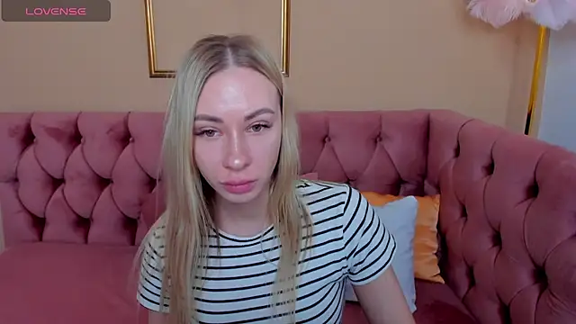 Snapshot of Diana_Garrett chatting on March 7, 2025, 8:45 am Diana Garrett online show from March 7, 2025, 8:45 am