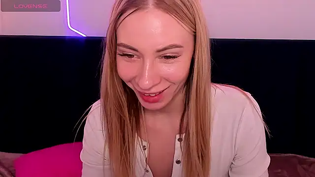 Snapshot of Diana_Garrett chatting on February 12, 2025, 12:33 pm Diana Garrett online show from February 12, 2025, 12:33 pm