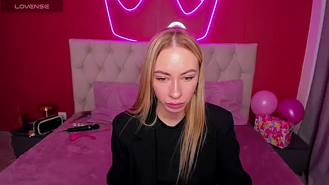 Snapshot of Diana_Garrett chatting on February 14, 2025, 8:52 am Diana Garrett online show from February 14, 2025, 8:52 am