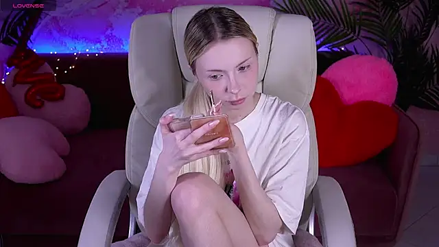 EviStar online show from February 24, 2026, 7:42 am