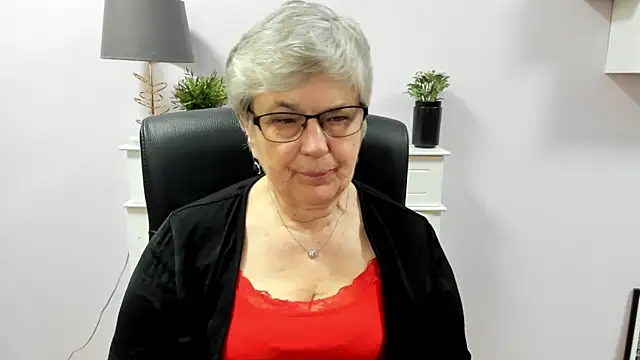 Snapshot of IrisDream chatting on April 24, 2026, 6:04 am IrisDream online show from April 24, 2026, 6:04 am