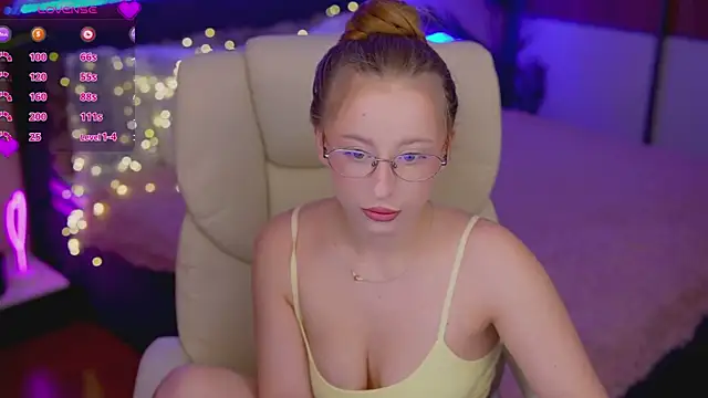 SilverrMoon online show from November 13, 2025, 9:35 am