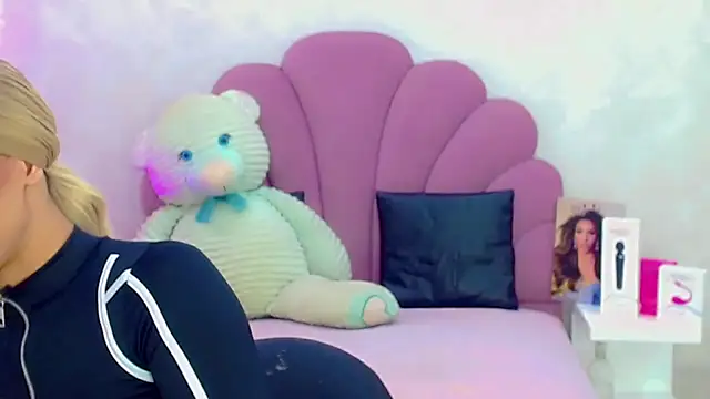 briana sex32 online show from March 22, 2026, 5:10 am