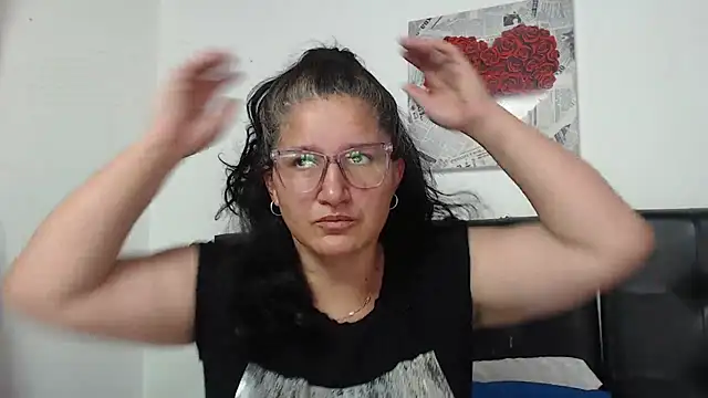 Angelinna Milf online show from October 20, 2025, 7:36 pm
