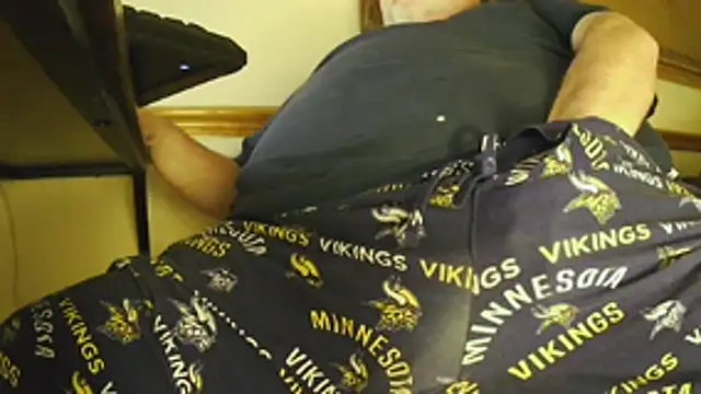 mnguy1972 online show from May 5, 2026, 2:36 am