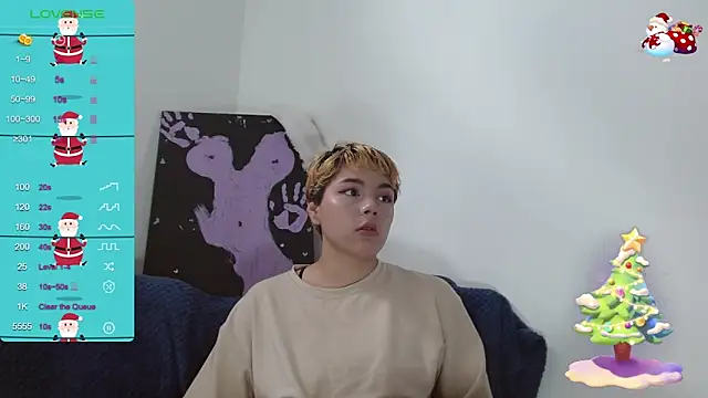 TRIXIE TANG28 online show from December 24, 2024, 3:58 pm