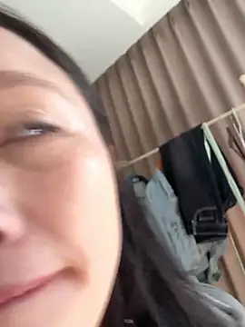 Krismil3 online show from April 4, 2026, 1:12 am