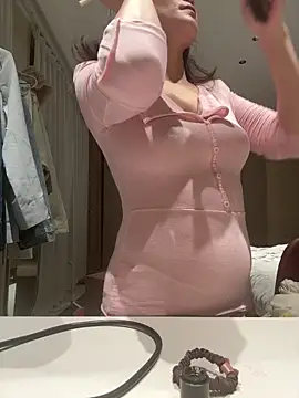 Krismil3 online show from April 11, 2026, 12:09 pm