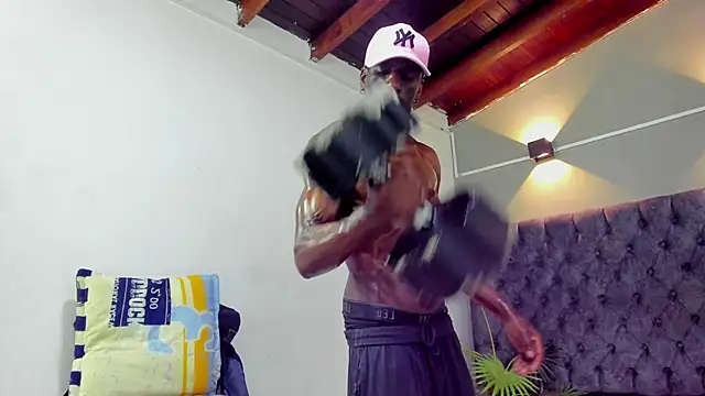 jhonjairo85  online show from September 10, 2025, 3:38 am