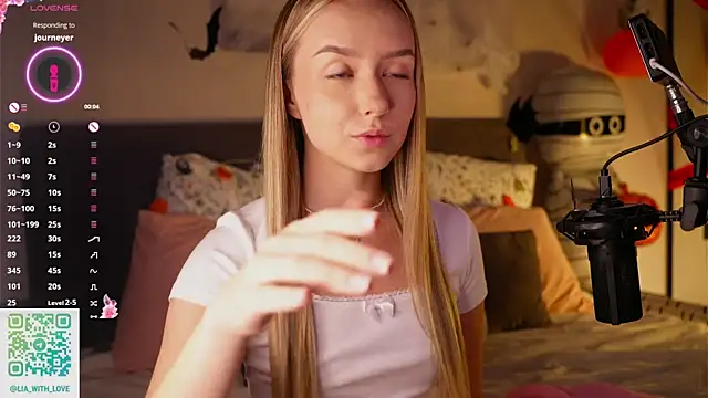 HollisBeckett online show from October 29, 2025, 3:38 am