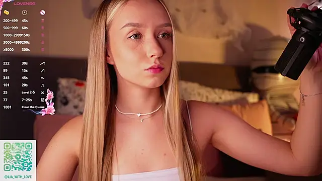 HollisBeckett online show from November 9, 2025, 3:10 am