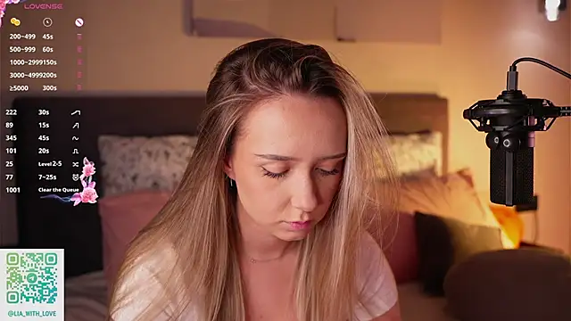 HollisBeckett online show from November 23, 2025, 1:04 am