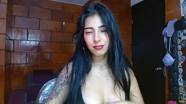 Snapshot of Raven__purple chatting on February 6, 2025, 12:54 am Raven  purple online show from February 6, 2025, 12:54 am