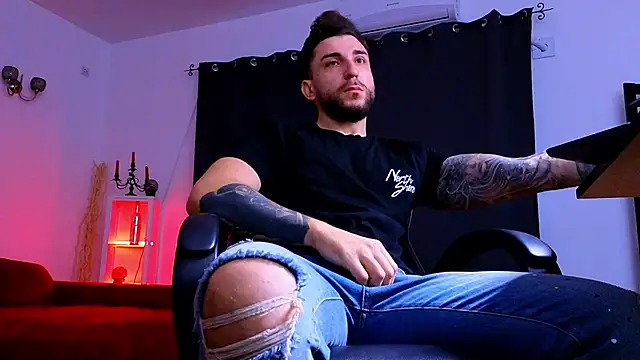 MightyAaron66 online show from November 17, 2025, 5:33 am