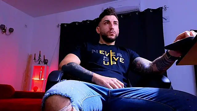 MightyAaron66 online show from October 24, 2025, 2:32 am