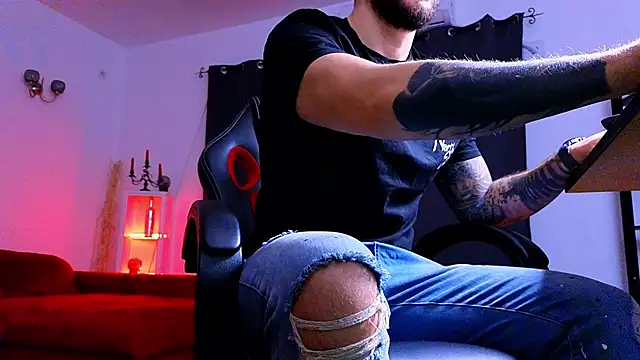 MightyAaron66 online show from November 16, 2025, 4:06 am