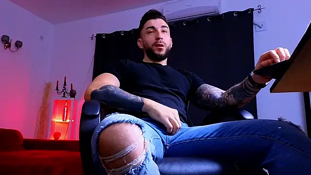 MightyAaron66 online show from December 21, 2025, 5:42 am