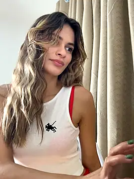 cuteluci  online show from October 30, 2025, 11:41 am