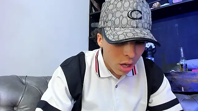 Snapshot of HeellBoy_ chatting on November 20, 2025, 8:09 pm HeellBoy online show from November 20, 2025, 8:09 pm