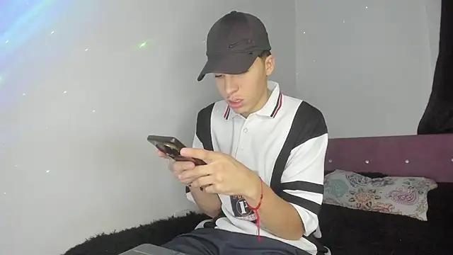 Snapshot of HeellBoy_ chatting on May 7, 2026, 6:28 am HeellBoy online show from May 7, 2026, 6:28 am