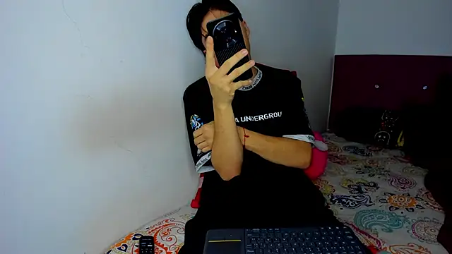 Snapshot of HeellBoy_ chatting on February 21, 2026, 12:12 am HeellBoy online show from February 21, 2026, 12:12 am