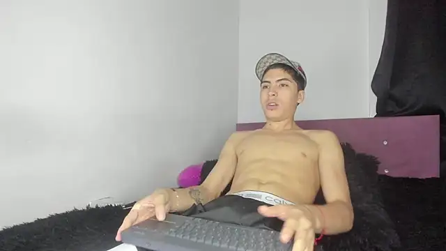 Snapshot of HeellBoy_ chatting on May 9, 2026, 2:15 am HeellBoy online show from May 9, 2026, 2:15 am