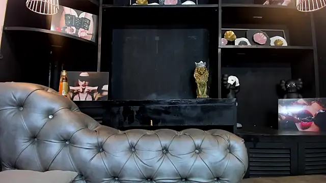 Snapshot of HeellBoy_ chatting on October 30, 2025, 9:01 pm HeellBoy online show from October 30, 2025, 9:01 pm