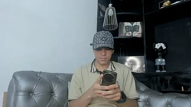 Snapshot of HeellBoy_ chatting on November 16, 2025, 2:27 am HeellBoy online show from November 16, 2025, 2:27 am