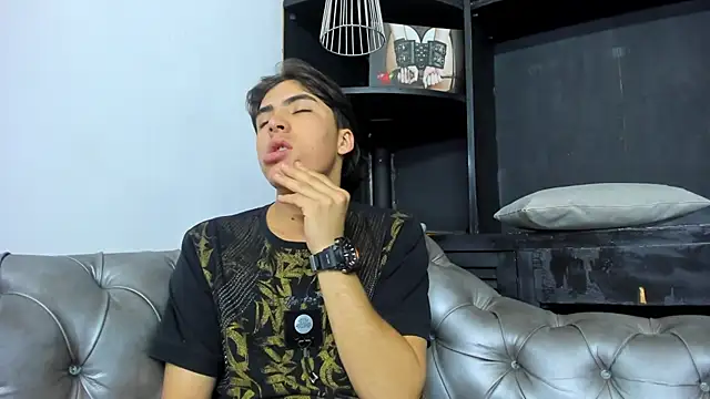 Snapshot of HeellBoy_ chatting on November 5, 2025, 9:18 pm HeellBoy online show from November 5, 2025, 9:18 pm