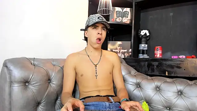 Snapshot of HeellBoy_ chatting on November 18, 2025, 12:19 pm HeellBoy online show from November 18, 2025, 12:19 pm