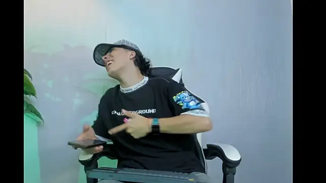 Snapshot of HeellBoy_ chatting on November 26, 2025, 2:55 am HeellBoy online show from November 26, 2025, 2:55 am