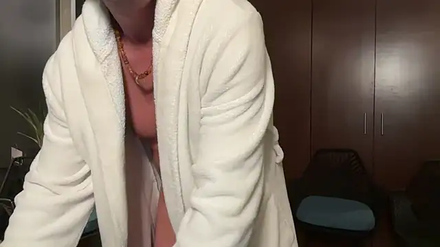 alanan881 online show from March 19, 2026, 3:17 am