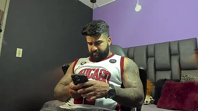 Snapshot of Lyon_vach chatting on February 5, 2026, 9:43 pm Lyon vach online show from February 5, 2026, 9:43 pm