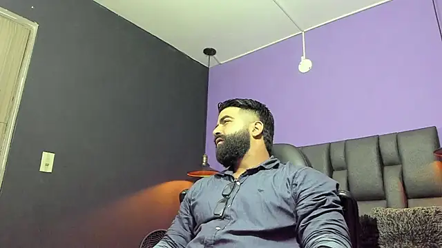 Snapshot of Lyon_vach chatting on March 4, 2026, 12:07 am Lyon vach online show from March 4, 2026, 12:07 am