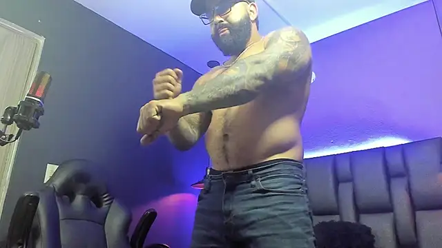 Snapshot of Lyon_vach chatting on March 2, 2026, 5:08 am Lyon vach online show from March 2, 2026, 5:08 am