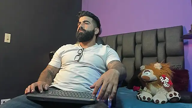 Snapshot of Lyon_vach chatting on February 12, 2026, 10:42 pm Lyon vach online show from February 12, 2026, 10:42 pm