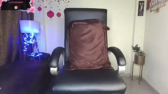 Black-Pearll online show from February 25, 2026, 5:13 pm