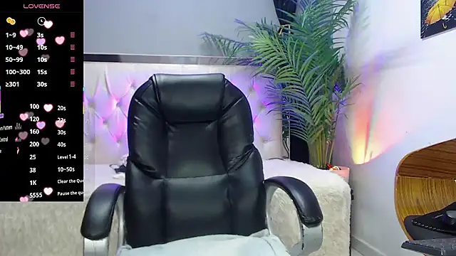 nolan twink1 online show from September 13, 2025, 5:35 pm