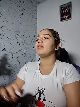 LaurenWelly  online show from November 17, 2025, 9:57 am