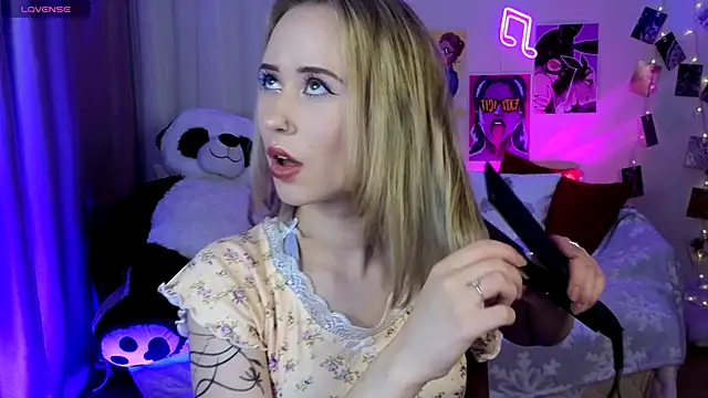 SashaBrooks online show from October 24, 2025, 6:07 pm