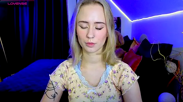 SashaBrooks online show from October 23, 2025, 1:54 pm