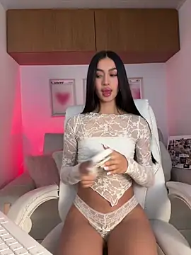 maddy bronw  online show from April 13, 2026, 10:14 pm