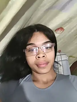 evelyn wine online show from November 26, 2025, 12:38 pm