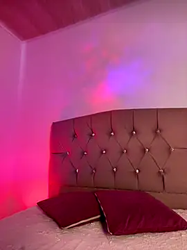 NINA 18 YEARS online show from November 7, 2025, 6:56 pm