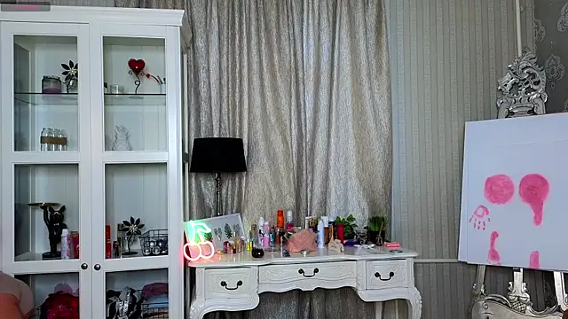 Snapshot of AnneFoxy chatting on November 28, 2025, 7:52 am AnneFoxy online show from November 28, 2025, 7:52 am