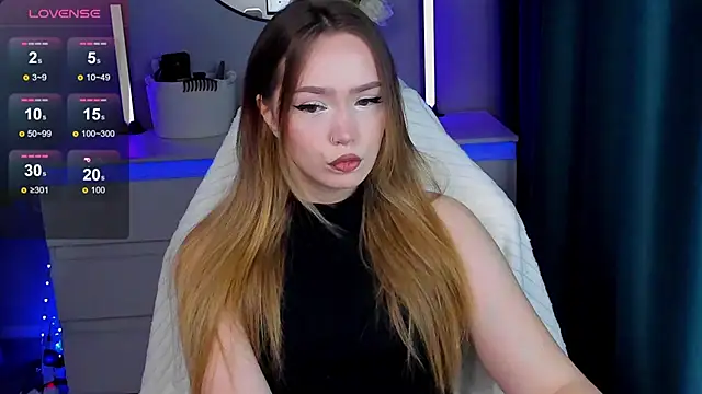 Snapshot of Evia_r0se chatting on September 26, 2025, 2:35 pm Evia r0se online show from September 26, 2025, 2:35 pm